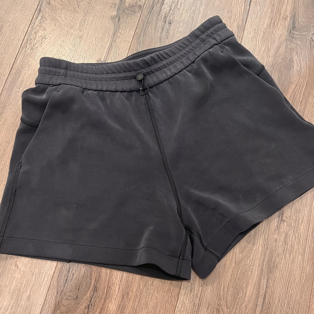 Lululemon Softstreme shorts size 6 black